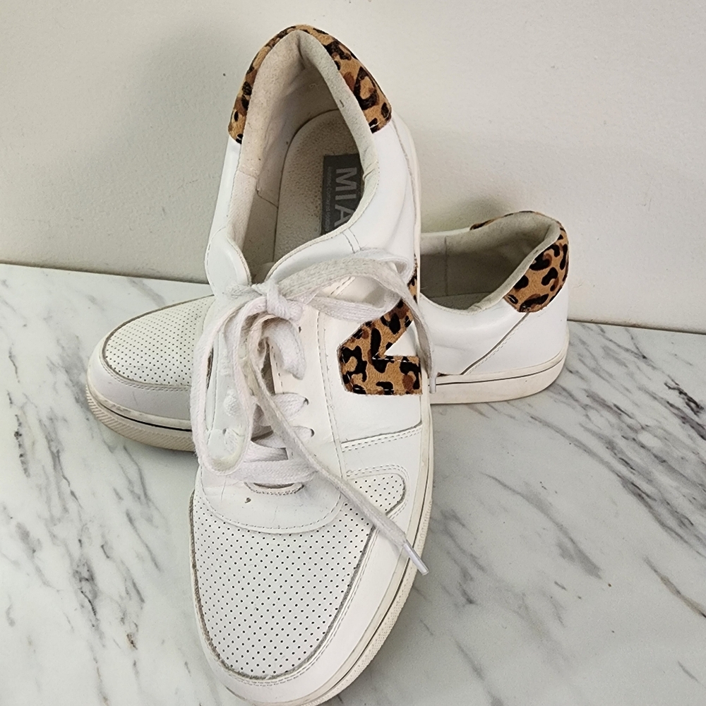 MIA Womens 8.5  Lace Up Sneakers Shoes Vintage Look New white /leopar A2